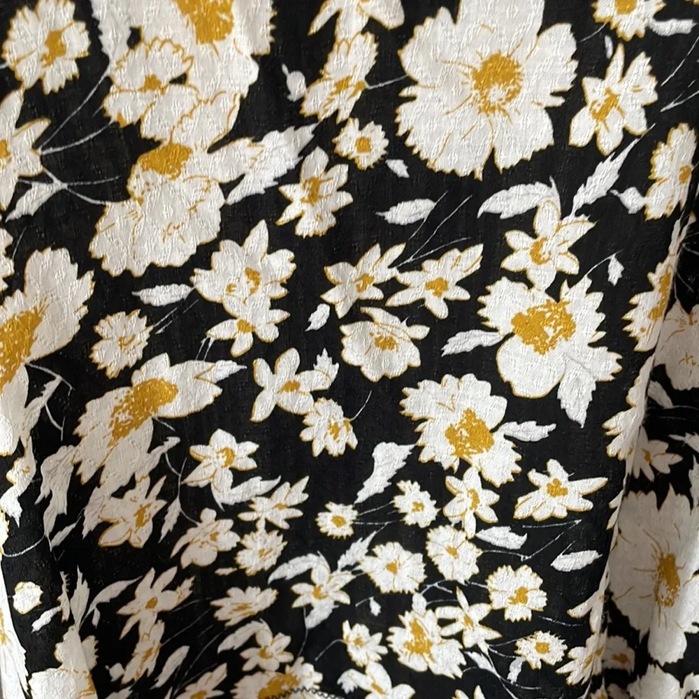 Daisy Print Crop Top - Picture 4 of 5
